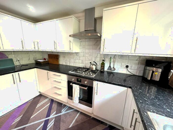 1 Bedroom Flat To Rent In Claremont Close, London, E16