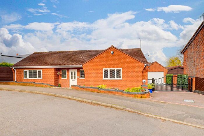 3 Bedroom Detached Bungalow For Sale In Blenheim Avenue, Lowdham, Nottinghamshire, NG14
