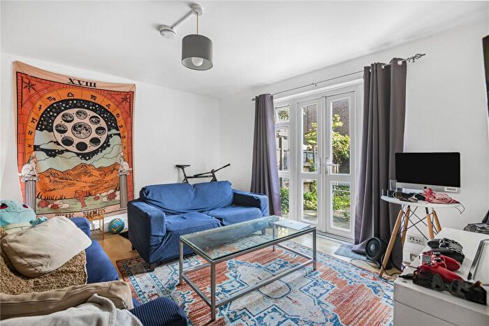 3 Bedroom Maisonette To Rent In Evelyn Walk, London, N1