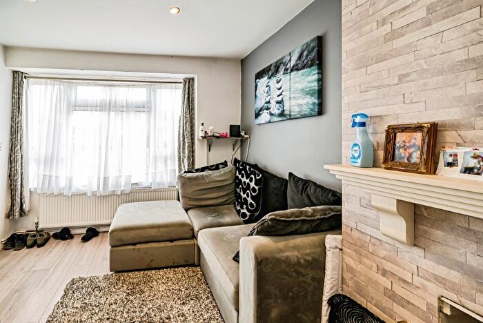 1 Bedroom Bungalow For Sale In Rokesby Road, Slough, SL2