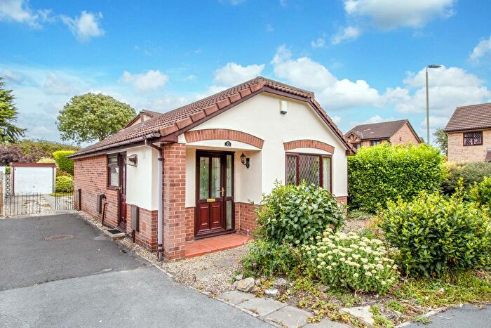 2 Bedroom Detached House For Sale In Parkinson Close, Wakefield, WF1