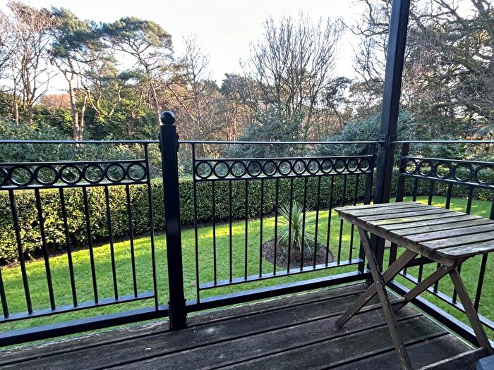 2 Bedroom Apartment For Sale In Warren Road, Alum Chine, BH4