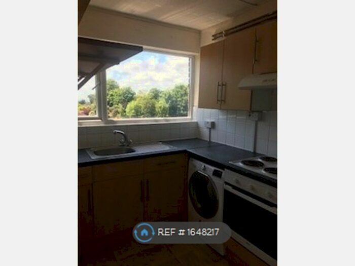 1 Bedroom Flat To Rent In Fir Tree Court, Southampton, SO18
