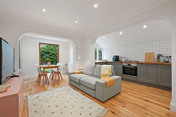 2 Bedroom Flat For Sale In Bloemfontein Avenue, London, W12
