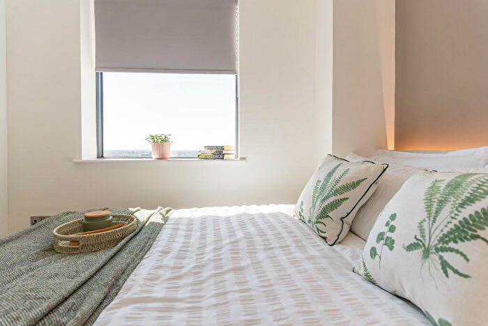 1 Bedroom Apartment To Rent In Chester Road, Manchester, Greater Manchester, M16