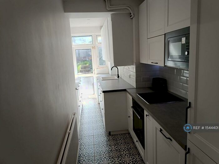 4 Bedroom Terraced House To Rent In The Avenue, Tottenham, N17