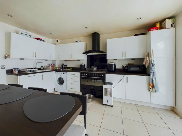 4 Bedroom Terraced House To Rent In East Shore Way, Portsmouth, PO3