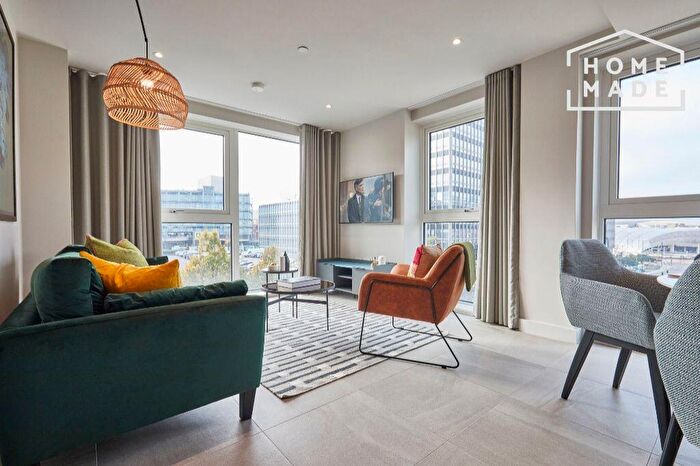 2 Bedroom Flat To Rent In Angel Gardens, M4