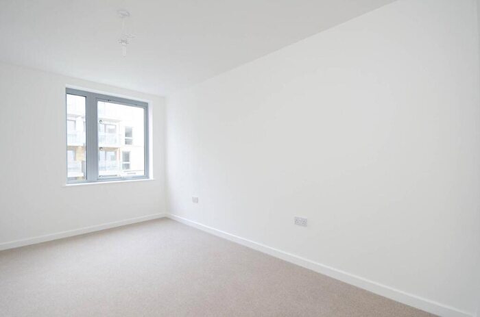 2 Bedroom Flat To Rent In Lucienne Court, Poplar, London, E14