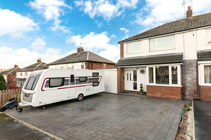 3 Bedroom Semi-Detached House For Sale In Greenhead Lane, Huddersfield, HD5