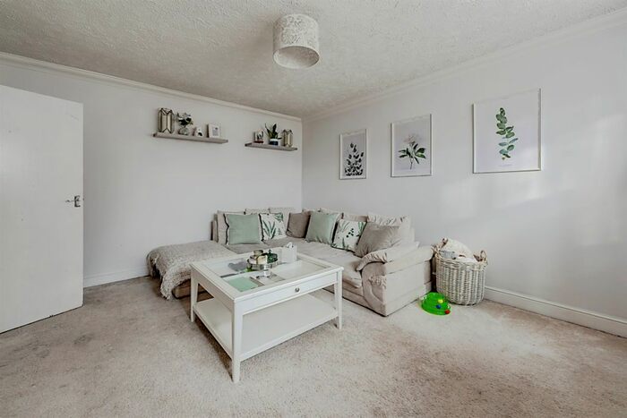 1 Bedroom Flat For Sale In Brighton Road, Salfords, Redhill, RH1
