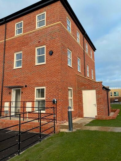 2 Bedroom Town House To Rent In Roche Avenue, Leeds, West Yorkshire, LS14