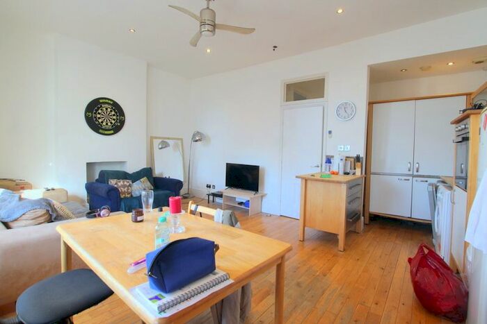 2 Bedroom Flat To Rent In Fulham Road, London, SW6