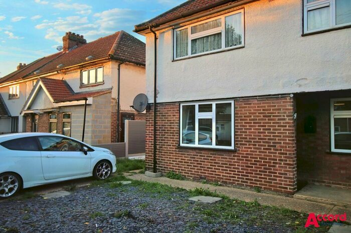 Studio To Rent In Bellhouse Road, Romford, RM7