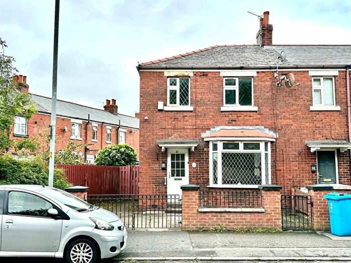 2 Bedroom End Of Terrace House For Sale In Limeside Road, Oldham, OL8