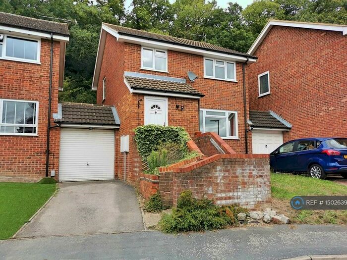 3 Bedroom Detached House To Rent In Carisbrooke, Frimley, GU16