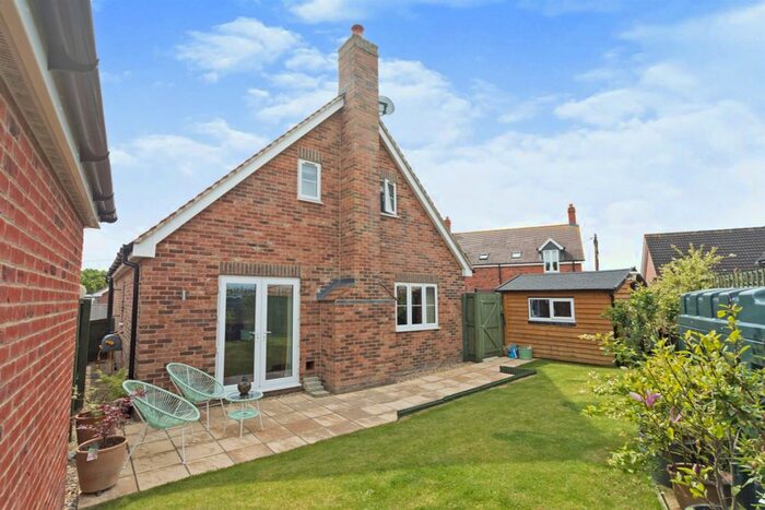 3 Bedroom Detached House For Sale In Woodbridge Close, North Newnton, Pewsey, SN9