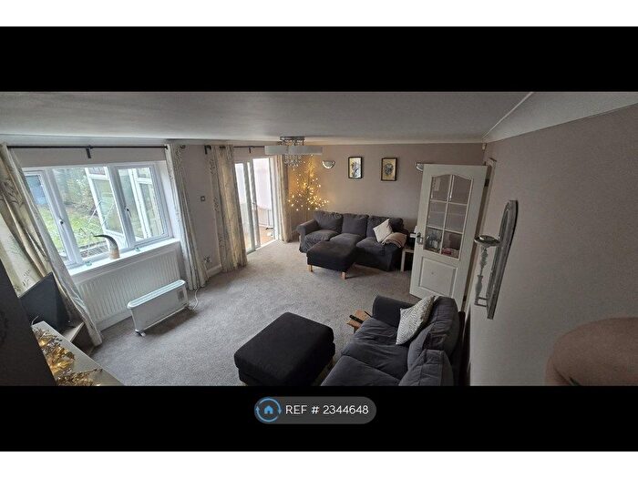 4 Bedroom Detached House To Rent In Salisbury Gardens, Basingstoke, RG22
