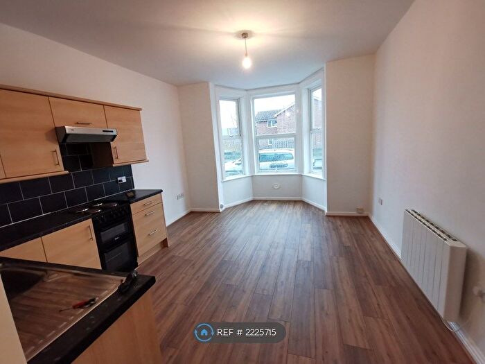 1 Bedroom Flat To Rent In Queens Court, Great Yarmouth, NR30