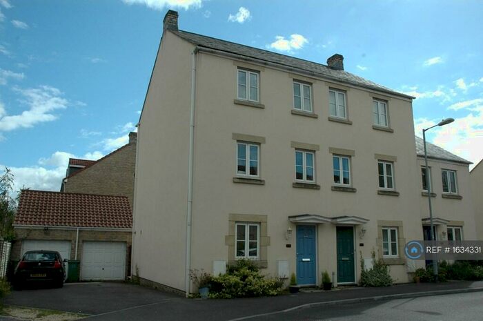 4 Bedroom Terraced House To Rent In Wallington Way, Frome, BA11