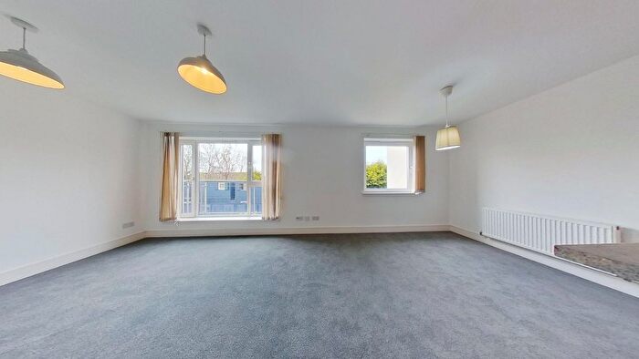 2 Bedroom Flat To Rent In Pinkhill Park, Edinburgh, EH12