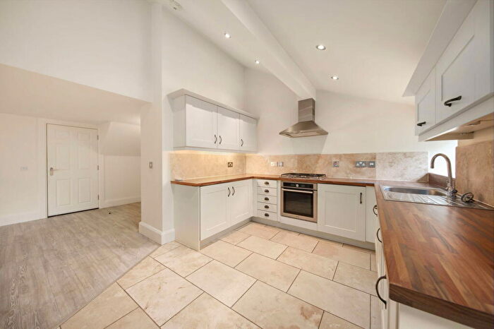 2 Bedroom Duplex For Sale In Matlock Green, Matlock, DE4