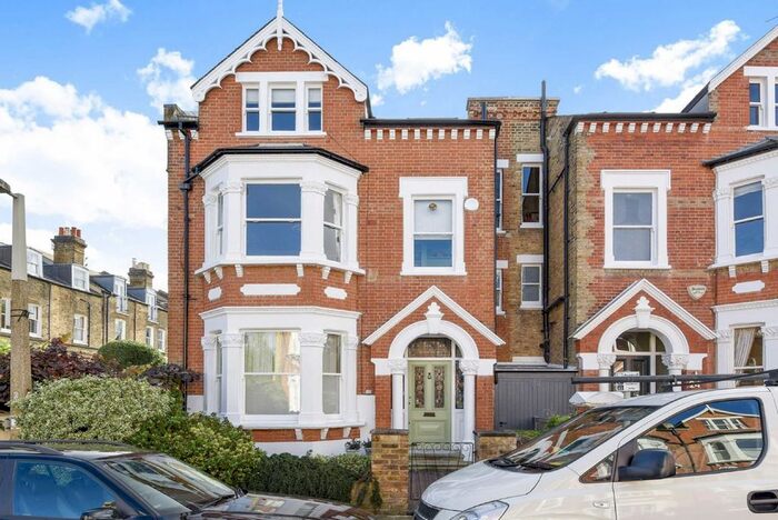 1 Bedroom Flat To Rent In Lancaster Park, Richmond, TW10