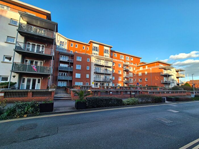 2 Bedroom Flat To Rent In Avenel Way, Poole, BH15