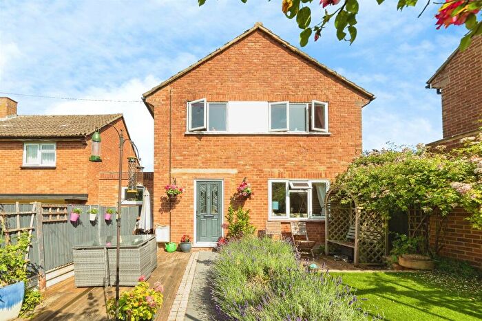 3 Bedroom Link Detached House For Sale In Hockerill, Watton At Stone, Hertford, SG14