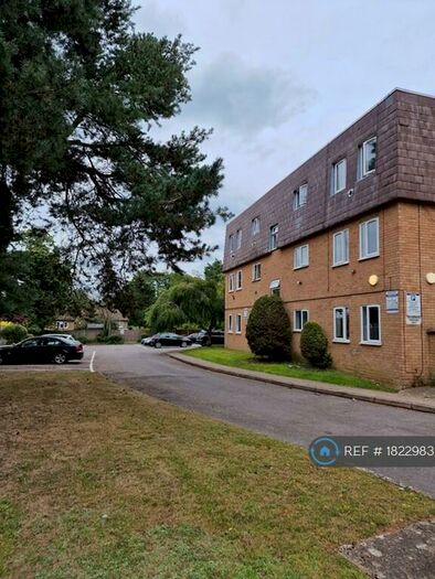 1 Bedroom Flat To Rent In Woodlands Court, Owlsmoor, Sandhurst, GU47