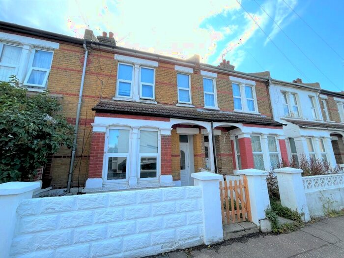 2 Bedroom Terraced House To Rent In Arnold Avenue, Southend-On-Sea, SS1