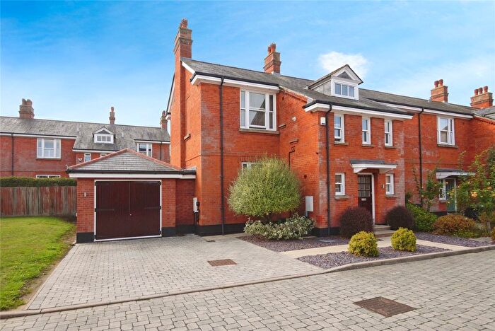 3 Bedroom Semi-Detached House For Sale In Chelsea Way, Brentwood, Essex, CM14