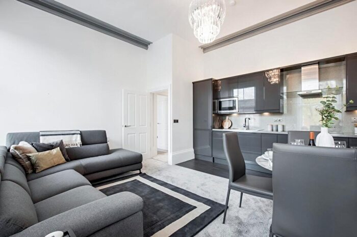 2 Bedroom Apartment To Rent In Warwick Road, Cavendish Apartments, CA1