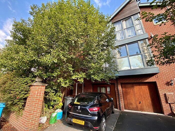 4 Bedroom Town House To Rent In Waverton Road, Manchester, M14