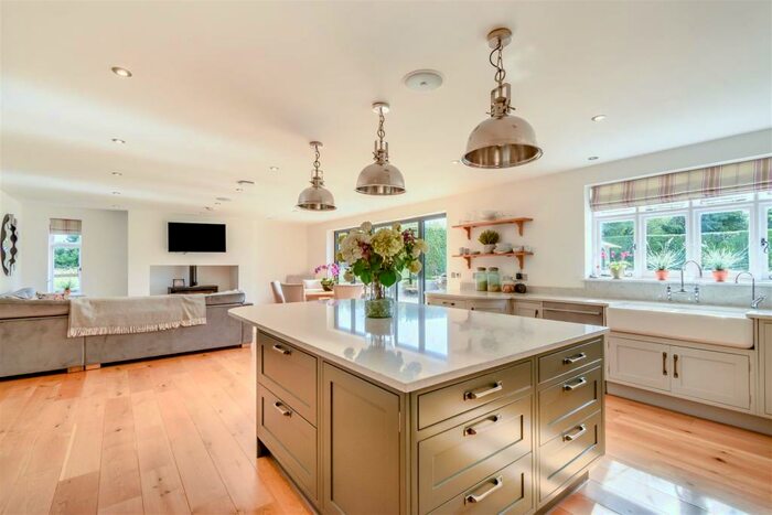 5 Bedroom Detached House For Sale In Plough Wents Road, Chart Sutton, Maidstone, ME17