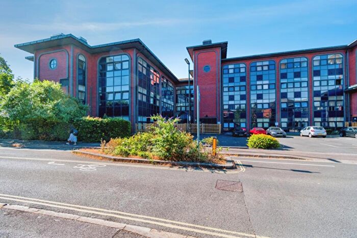 2 Bedroom Flat For Sale In Millbrook Road East, Southampton, SO15