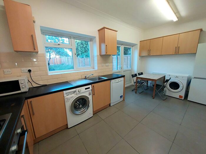 6 Bedroom Terraced House To Rent In Rutland Road, HA1