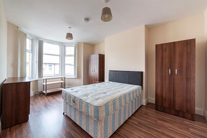 4 Bedroom Maisonette To Rent In £pppw - Biddlestone Road, Heaton, NE6
