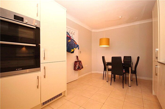 1 Bedroom Detached House To Rent In Aldershot Road, Guildford, Surrey, GU2