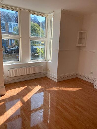 2 Bedroom Flat To Rent In Lea Hall Road, Leyton, E10