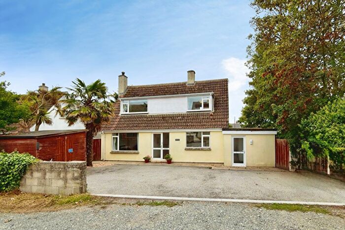 4 Bedroom Bungalow For Sale In Glenmoor Lane, Helston, Cornwall, TR12