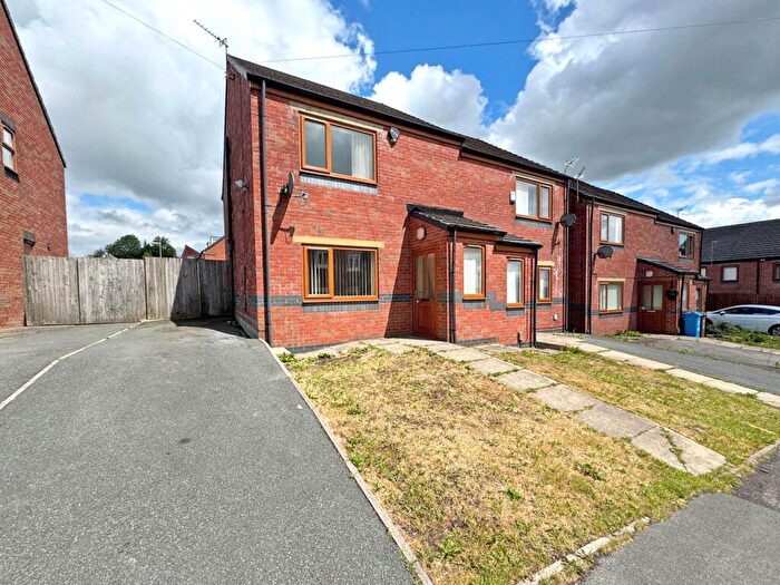 3 Bedroom Semi-Detached House To Rent In Flint Street, Derker, OL1