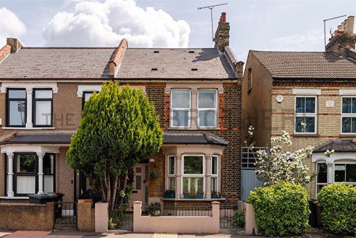 2 Bedroom Property To Rent In Blackhorse Lane, Walthamstow, E17