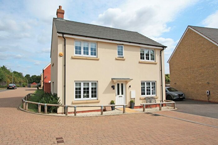 4 Bedroom Detached House For Sale In Hicks Close, Shrivenham, SN6