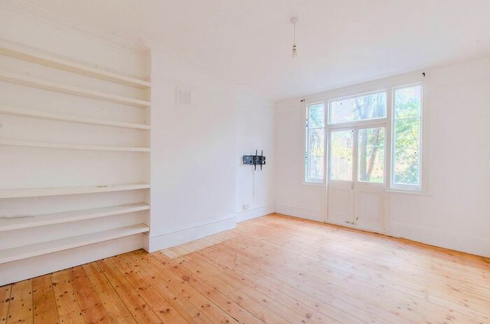 2 Bedroom Flat To Rent In Croxted Road, Herne Hill, London, SE24