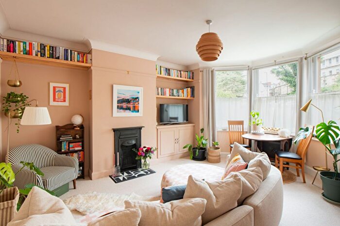 2 Bedroom Flat For Sale In York Gardens, Clifton, BS8