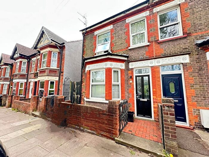 1 Bedroom Studio To Rent In En Suite, Havelock Road, Luton, Bedfordshire, LU2