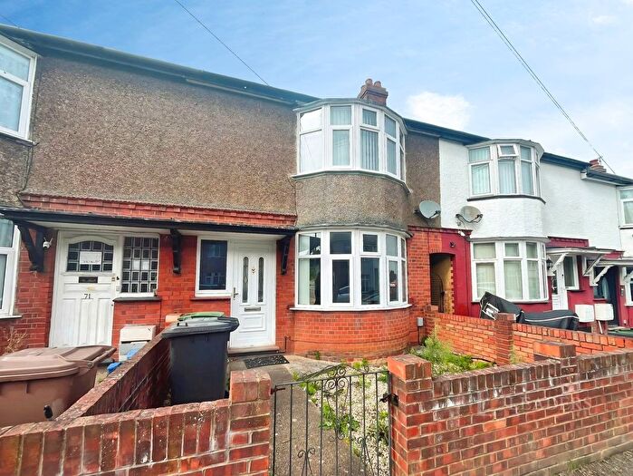 2 Bedroom Terraced House To Rent In Gardenia Avenue, Luton, Bedfordshire, LU3