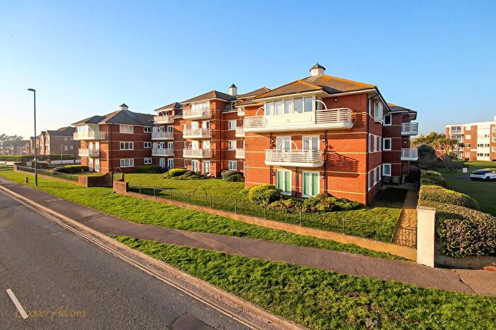 3 Bedroom Flat For Sale In Harsfold Road, Rustington, BN16