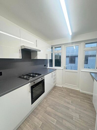 2 Bedroom Flat To Rent In Dallington Road, Hove, East Sussex, BN3